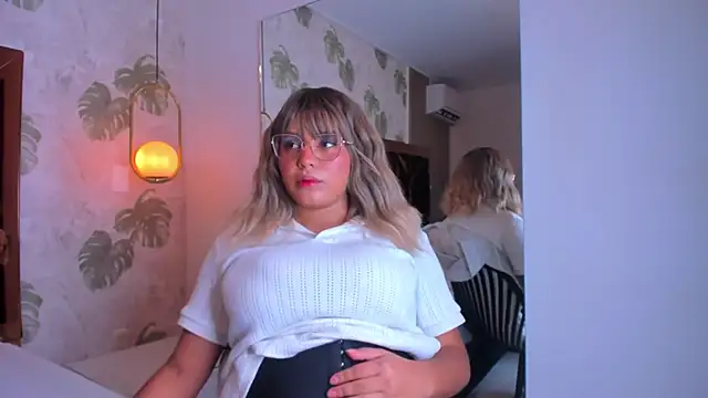 Snapshot of euphrosyne_princess chatting on November 2025 09:03:02 PM euphrosyne princess online show from November 2025 09:03:02 PM