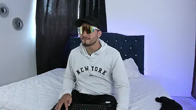 LoganRyder online show from November 2025 12:30:01 PM