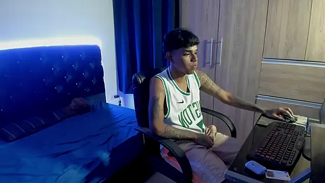 Snapshot of elias_ford chatting on October 2025 07:56:01 PM elias ford online show from October 2025 07:56:01 PM