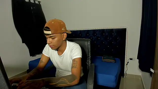 Snapshot of elias_ford chatting on October 2025 07:46:02 PM elias ford online show from October 2025 07:46:02 PM