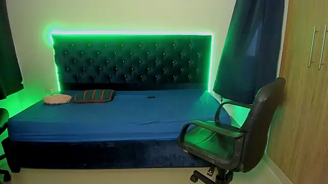 Snapshot of elias_ford chatting on October 2025 07:25:02 PM elias ford online show from October 2025 07:25:02 PM