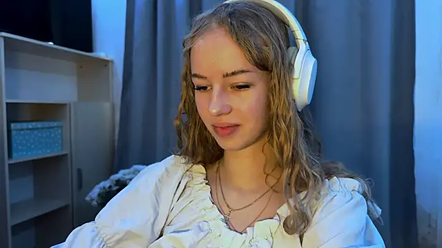 LunaCrave online show from November 2025 07:19:02 AM