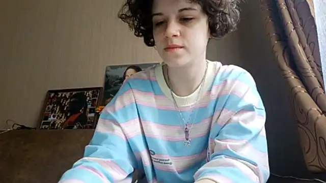 Snapshot of JesseniaHanney chatting on October 2025 09:10:01 AM JesseniaHanney online show from October 2025 09:10:01 AM