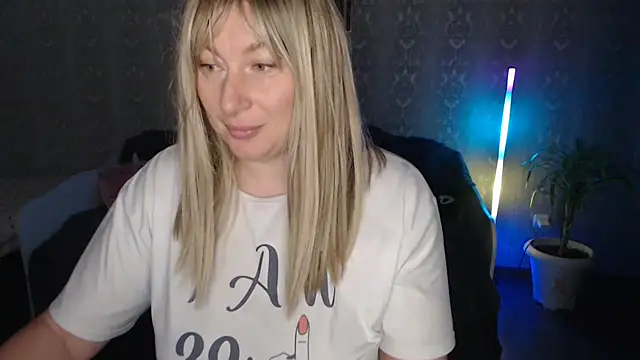 Yummy Gloria online show from November 2025 06:08:02 AM