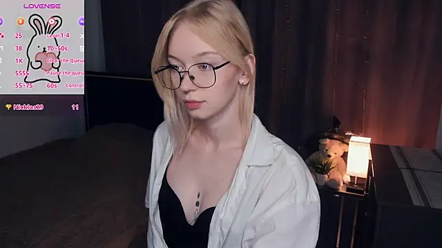 Snapshot of CleoStier chatting on October 2025 07:23:02 PM CleoStier online show from October 2025 07:23:02 PM