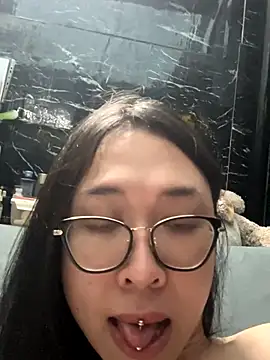 Snapshot of AnnieEma chatting on October 2025 03:45:01 PM AnnieEma online show from October 2025 03:45:01 PM
