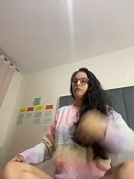 Snapshot of julieta_rossi chatting on November 2025 03:20:01 AM julieta rossi online show from November 2025 03:20:01 AM