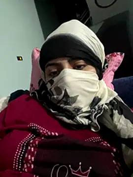 Crazycutiee2 online show from November 2025 12:15:01 PM