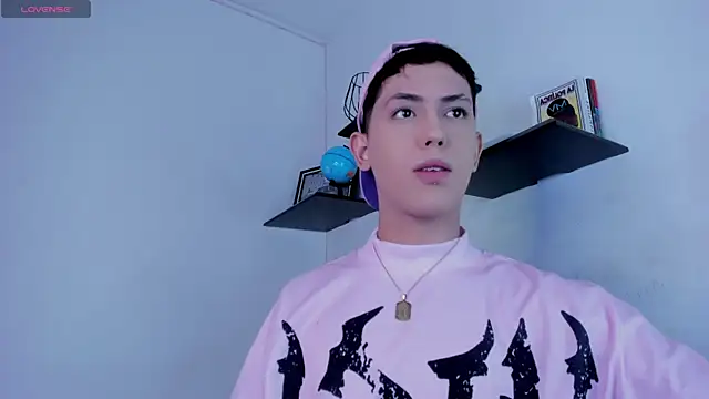 Snapshot of Iam_criss09 chatting on November 2025 08:33:02 PM Iam criss09 online show from November 2025 08:33:02 PM