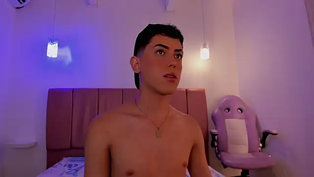 Snapshot of Iam_criss09 chatting on December 2025 03:48:01 AM Iam criss09 online show from December 2025 03:48:01 AM