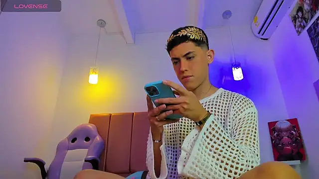 Snapshot of Iam_criss09 chatting on December 2025 08:02:02 PM Iam criss09 online show from December 2025 08:02:02 PM