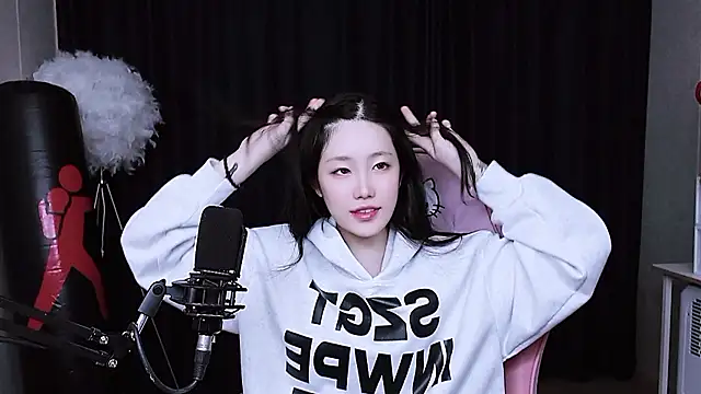 MISA 02 online show from November 2025 12:38:02 PM