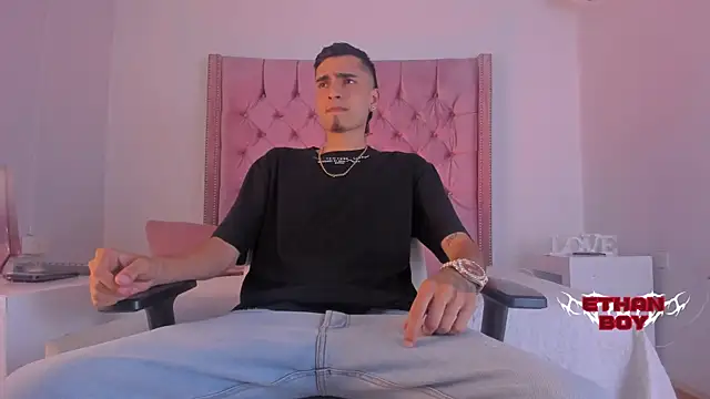 Snapshot of Ethan_Boy_ chatting on October 2025 08:46:02 PM Ethan Boy online show from October 2025 08:46:02 PM