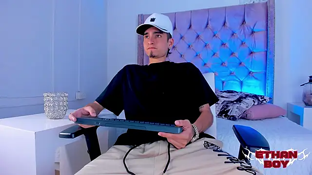 Snapshot of Ethan_Boy_ chatting on November 2025 09:06:01 PM Ethan Boy online show from November 2025 09:06:01 PM