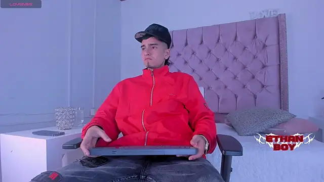 Snapshot of Ethan_Boy_ chatting on December 2025 08:58:02 PM Ethan Boy online show from December 2025 08:58:02 PM