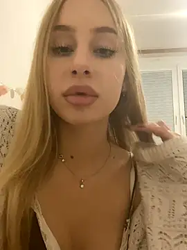 Snapshot of RemyStyles chatting on November 2025 06:18:02 PM RemyStyles online show from November 2025 06:18:02 PM