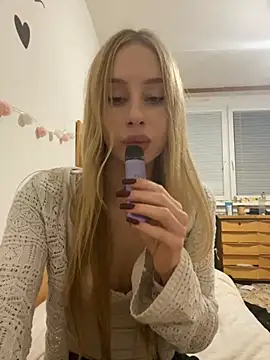 Snapshot of RemyStyles chatting on November 2025 08:30:01 PM RemyStyles online show from November 2025 08:30:01 PM