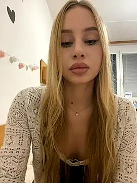 Snapshot of RemyStyles chatting on November 2025 09:39:01 PM RemyStyles online show from November 2025 09:39:01 PM