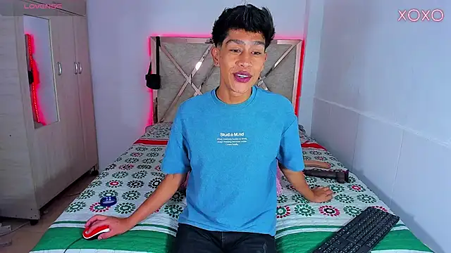 Jacovo2002 online show from October 2025 05:24:02 PM