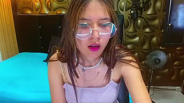 Snapshot of tinibunny chatting on November 2025 07:27:01 PM tinibunny online show from November 2025 07:27:01 PM