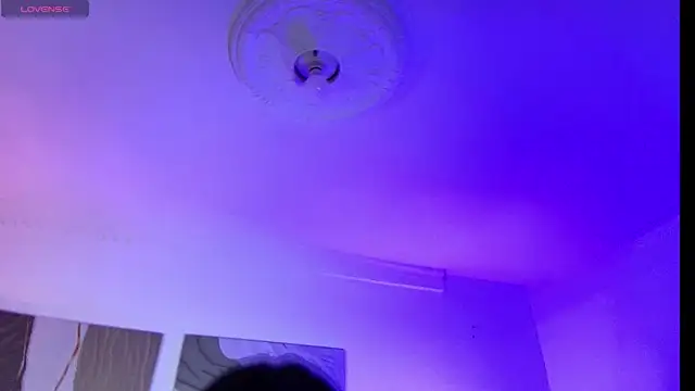 Snapshot of Nia_Blum chatting on November 2025 03:18:02 AM Nia Blum online show from November 2025 03:18:02 AM