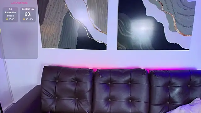 Snapshot of Nia_Blum chatting on November 2025 04:23:02 AM Nia Blum online show from November 2025 04:23:02 AM