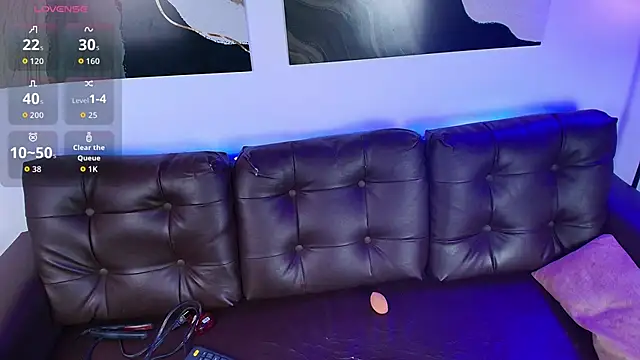 Snapshot of Nia_Blum chatting on December 2025 04:11:02 AM Nia Blum online show from December 2025 04:11:02 AM