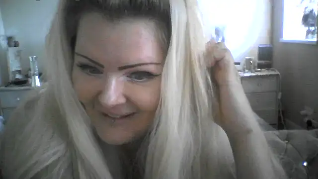 Sultress6969 online show from October 2025 01:20:02 PM