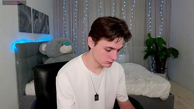 Snapshot of GGimperator_ chatting on October 2025 09:32:01 AM GGimperator online show from October 2025 09:32:01 AM