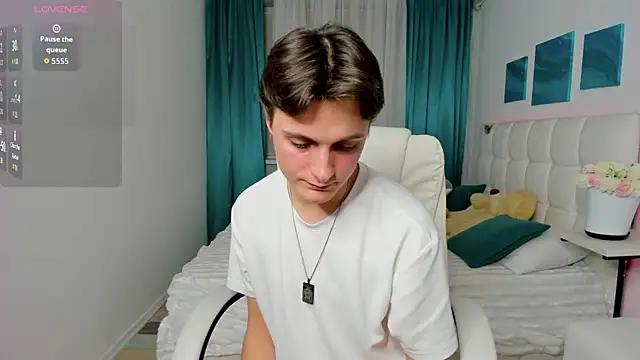 Snapshot of GGimperator_ chatting on October 2025 06:37:01 PM GGimperator online show from October 2025 06:37:01 PM