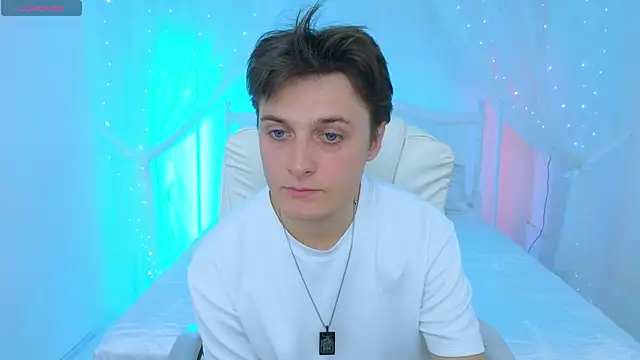 Snapshot of GGimperator_ chatting on October 2025 10:19:02 AM GGimperator online show from October 2025 10:19:02 AM