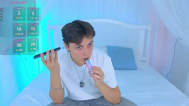 Snapshot of GGimperator_ chatting on October 2025 10:28:02 AM GGimperator online show from October 2025 10:28:02 AM