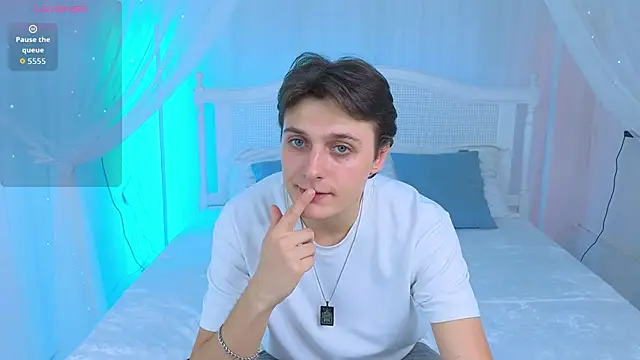 Snapshot of GGimperator_ chatting on October 2025 06:20:02 PM GGimperator online show from October 2025 06:20:02 PM