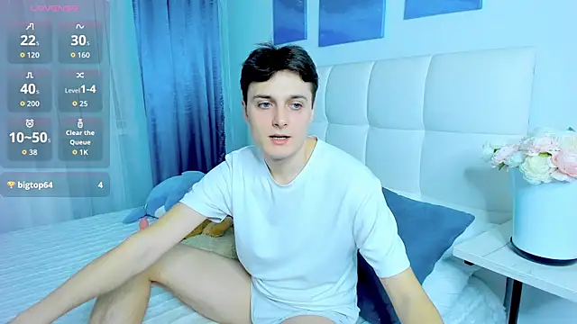 Snapshot of GGimperator_ chatting on November 2025 10:32:02 AM GGimperator online show from November 2025 10:32:02 AM