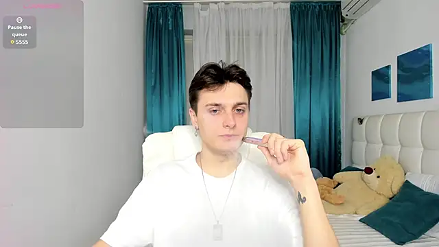 Snapshot of GGimperator_ chatting on December 2025 10:31:01 AM GGimperator online show from December 2025 10:31:01 AM