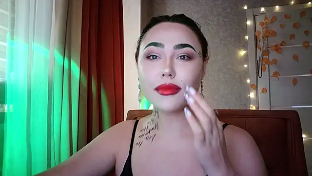 Snapshot of LolaMint_ chatting on October 2025 11:22:01 AM LolaMint online show from October 2025 11:22:01 AM