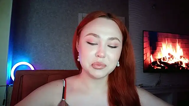 Snapshot of LolaMint_ chatting on November 2025 11:52:02 AM LolaMint online show from November 2025 11:52:02 AM