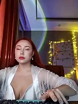 Snapshot of LolaMint_ chatting on December 2025 01:09:01 PM LolaMint online show from December 2025 01:09:01 PM