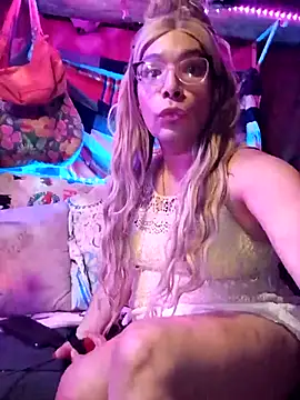 Snapshot of Queen2clouds chatting on November 2025 02:17:02 AM Queen2clouds online show from November 2025 02:17:02 AM