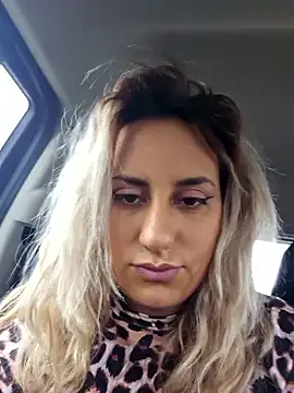 Snapshot of SinfulLovers33 chatting on November 2025 10:18:02 AM SinfulLovers33 online show from November 2025 10:18:02 AM