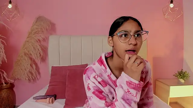 paulacastilla online show from November 2025 04:12:01 AM