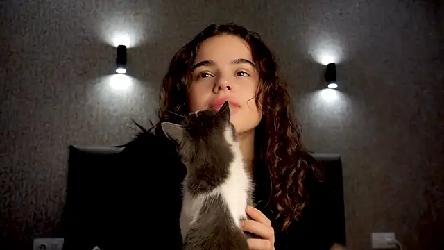 Snapshot of milykitty chatting on October 2025 01:07:02 PM milykitty online show from October 2025 01:07:02 PM