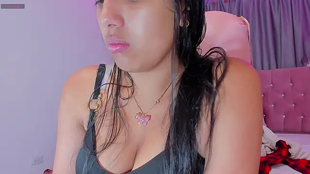 Snapshot of Briseida-White chatting on November 2025 01:43:01 PM Briseida-White online show from November 2025 01:43:01 PM