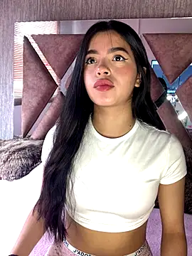 Snapshot of LunaMoore_Pink chatting on October 2025 01:57:02 PM LunaMoore Pink online show from October 2025 01:57:02 PM