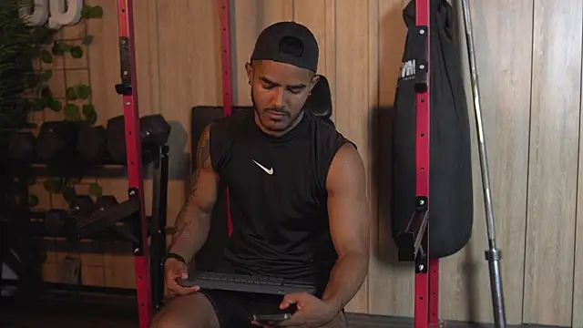 Snapshot of Reik_Vonn chatting on October 2025 12:16:02 PM Reik Vonn online show from October 2025 12:16:02 PM