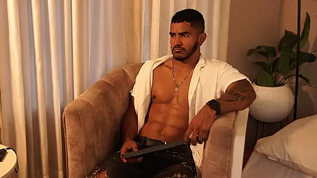 Snapshot of Reik_Vonn chatting on October 2025 12:17:02 PM Reik Vonn online show from October 2025 12:17:02 PM