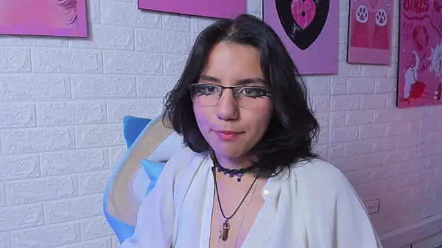 Snapshot of HollyPeach chatting on November 2025 07:51:02 AM HollyPeach online show from November 2025 07:51:02 AM