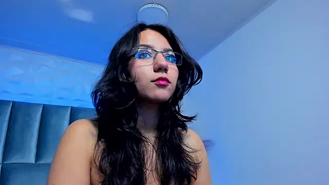 Snapshot of HollyPeach chatting on November 2025 07:57:01 PM HollyPeach online show from November 2025 07:57:01 PM