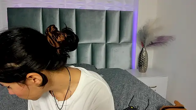 Snapshot of HollyPeach chatting on November 2025 07:47:02 PM HollyPeach online show from November 2025 07:47:02 PM