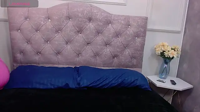 Mia taayloor online show from October 2025 12:43:01 AM